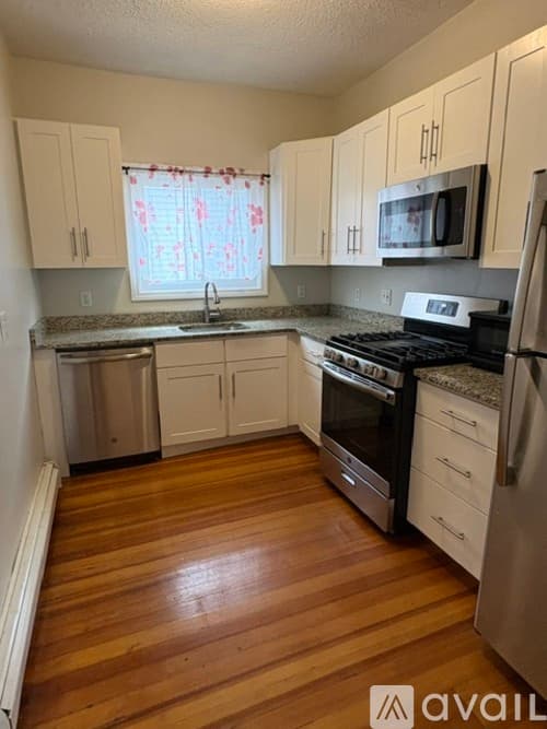 Winthrop Apartment: 195 Winthrop St