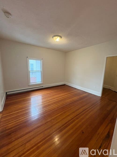 Winthrop Apartment: 195 Winthrop St