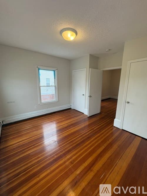 Winthrop Apartment: 195 Winthrop St