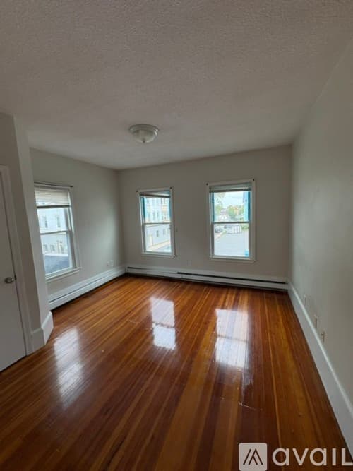 Winthrop Apartment: 195 Winthrop St