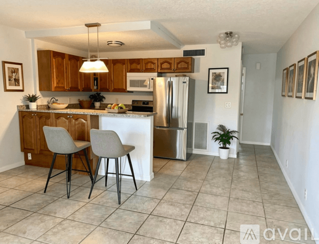 Oakland Park Apartment: 4440 Northeast 1st Terrace