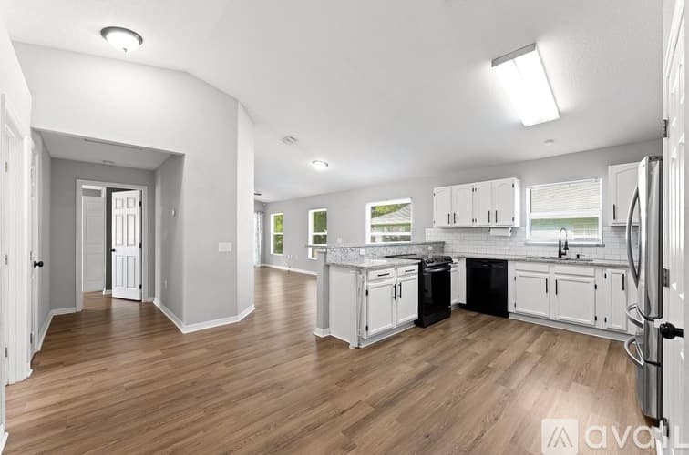 Lakeland House: 1148 Ruby St