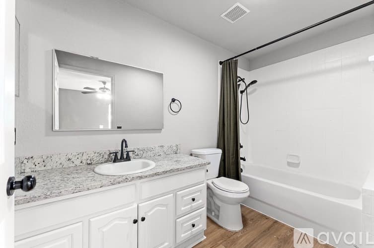 Lakeland House: 1148 Ruby St