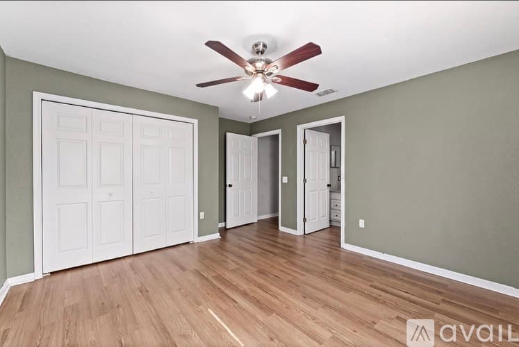 Lakeland House: 1148 Ruby St
