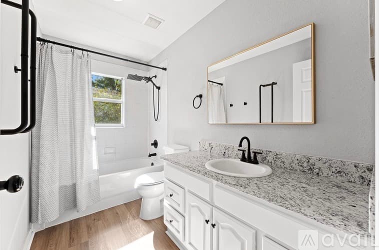 Lakeland House: 1148 Ruby St