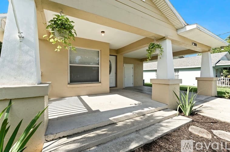 Lakeland House: 1148 Ruby St