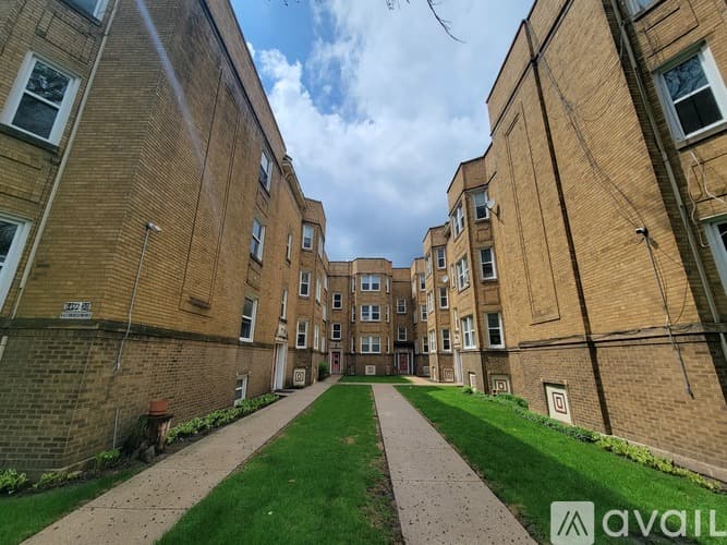 Chicago Apartment: 6414 6432 N Richmond St