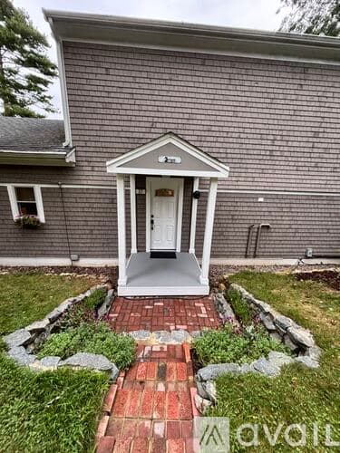 Sandwich House: 27 Shore Drive