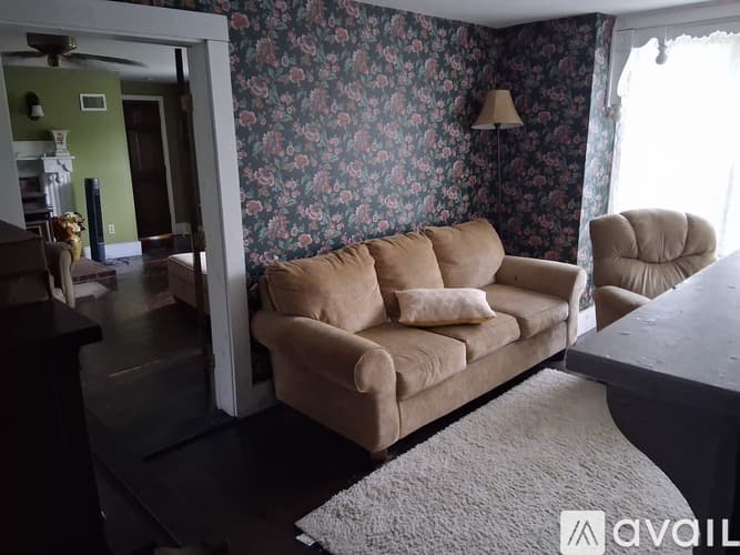 Franklin Apartment: 25 Main St