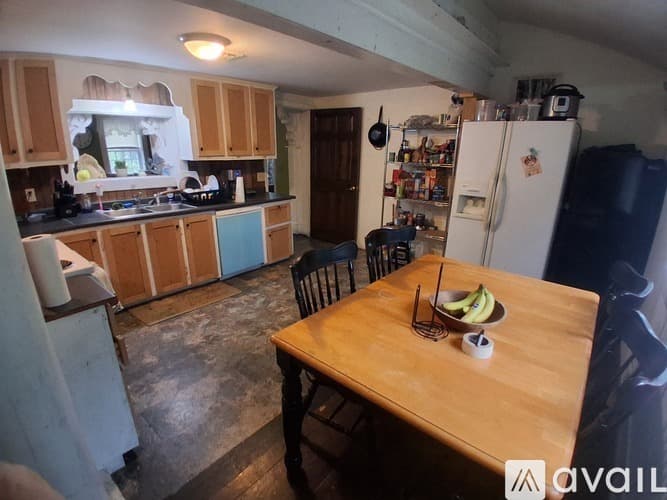 Franklin Apartment: 25 Main St