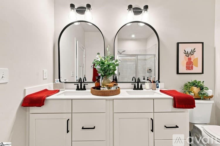 Simpsonville House: 44 Moss Hollow Way
