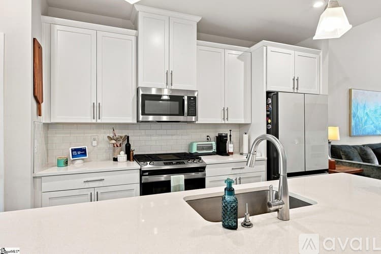 Simpsonville House: 44 Moss Hollow Way