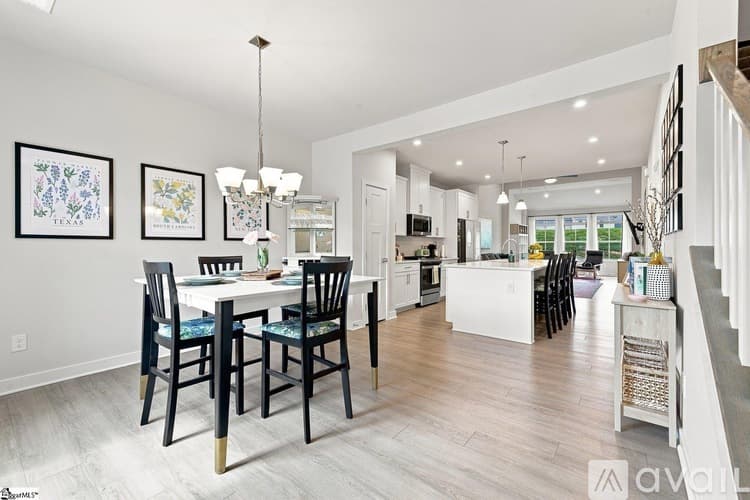 Simpsonville House: 44 Moss Hollow Way