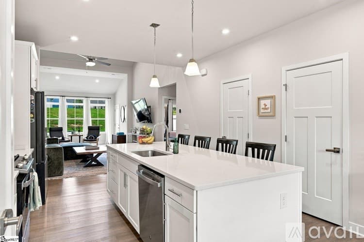Simpsonville House: 44 Moss Hollow Way
