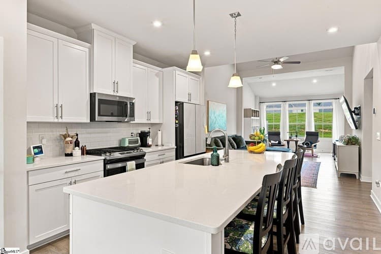 Simpsonville House: 44 Moss Hollow Way