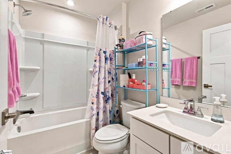 Simpsonville House: 44 Moss Hollow Way