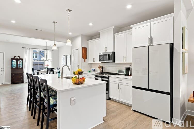 Simpsonville House: 44 Moss Hollow Way