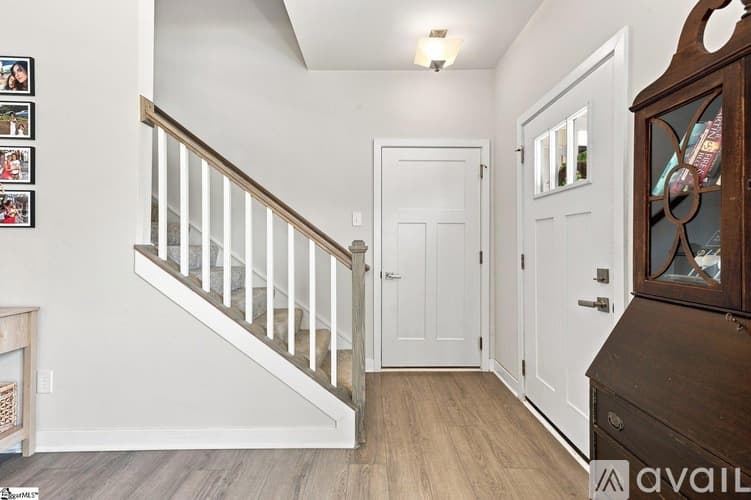 Simpsonville House: 44 Moss Hollow Way