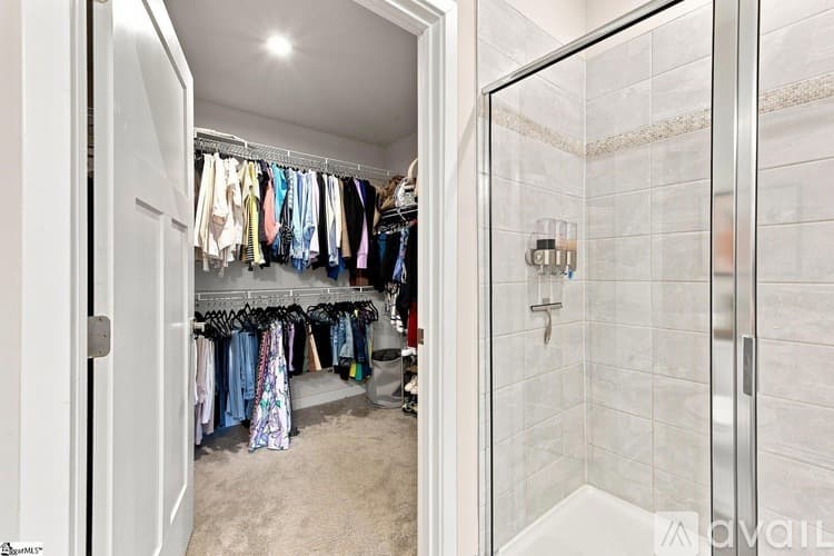 Simpsonville House: 44 Moss Hollow Way