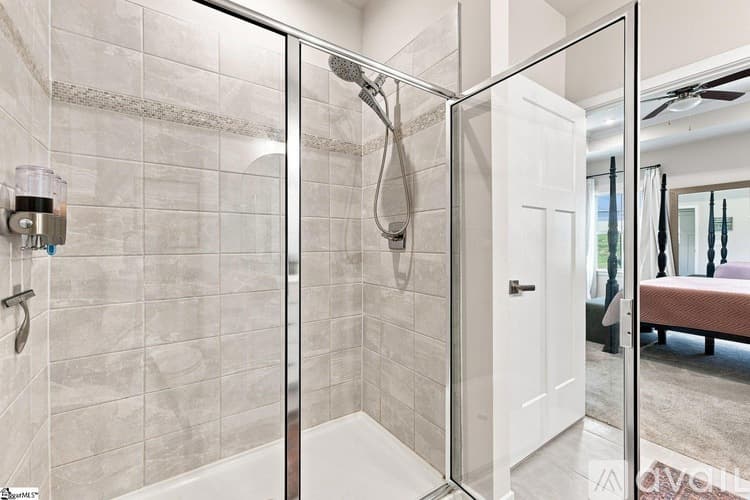 Simpsonville House: 44 Moss Hollow Way
