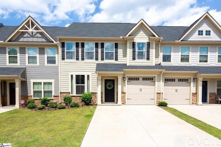 Simpsonville House: 44 Moss Hollow Way