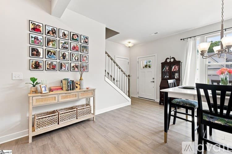 Simpsonville House: 44 Moss Hollow Way