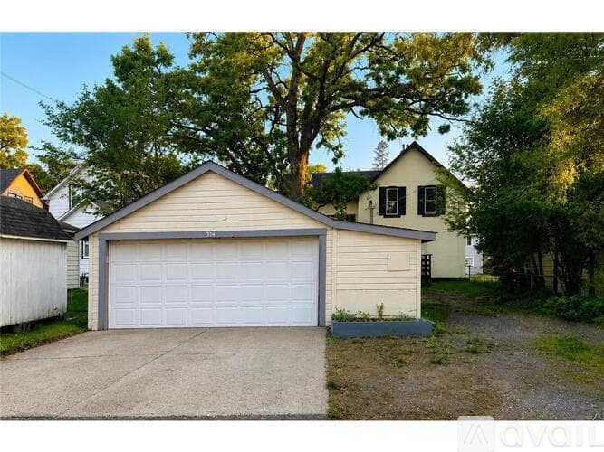 St. Cloud House: 314 Wilson Ave SE