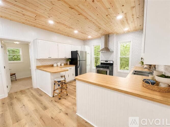 St. Cloud House: 314 Wilson Ave SE