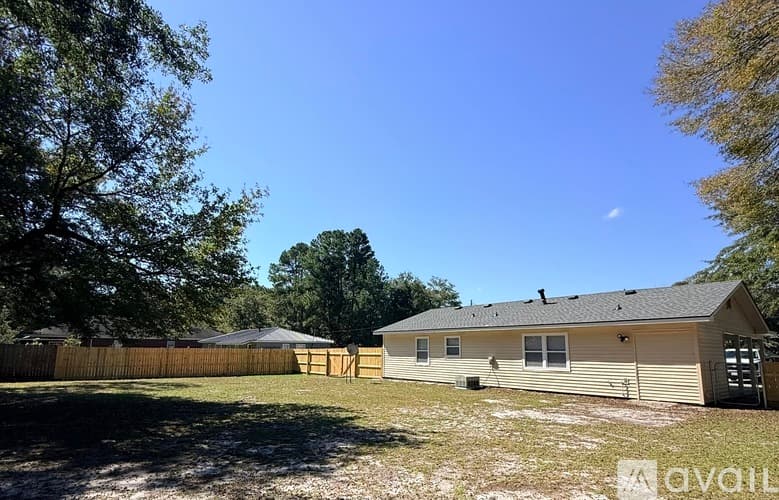 Hinesville House: 1108 Mary Ann Dr