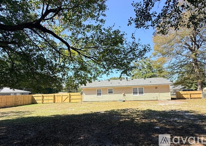 Hinesville House: 1108 Mary Ann Dr