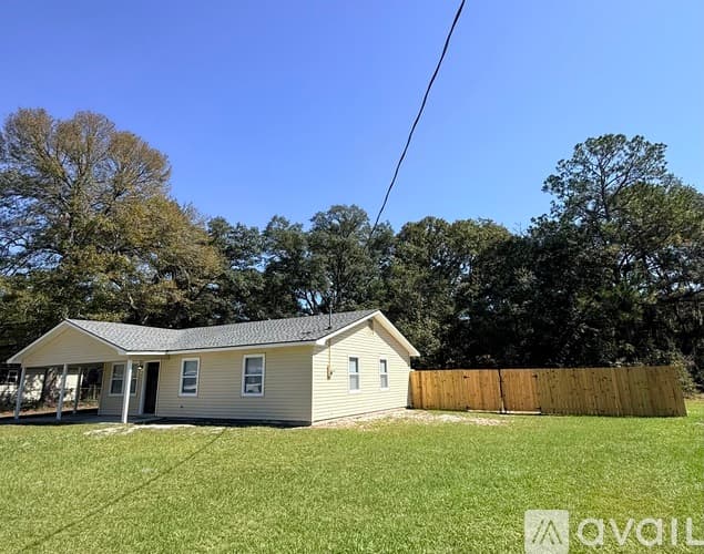 Hinesville House: 1108 Mary Ann Dr