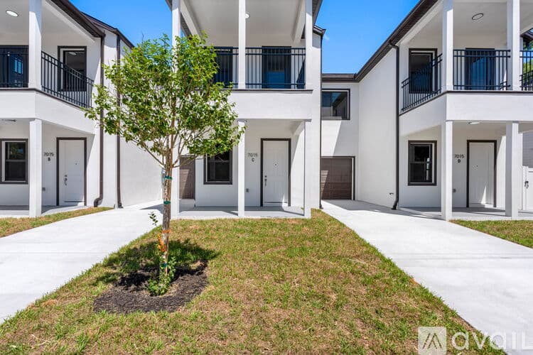 Tampa Townhome: 7015 N Central Ave