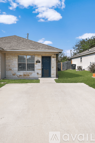 Temple House: 1210 Honor Ln