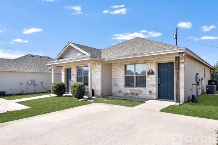 Temple House: 1210 Honor Ln