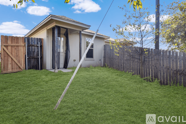 Temple House: 1210 Honor Ln