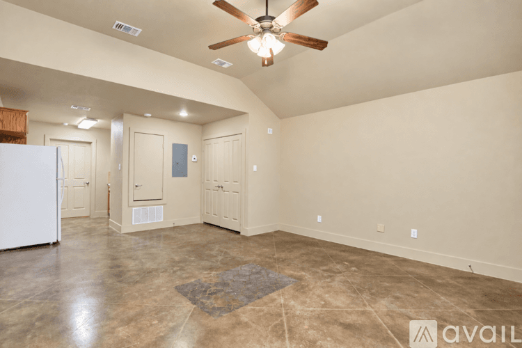 Temple House: 1210 Honor Ln