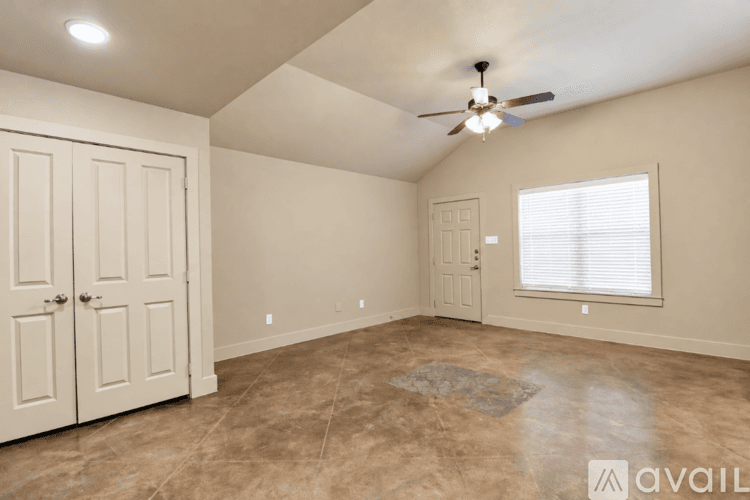 Temple House: 1210 Honor Ln