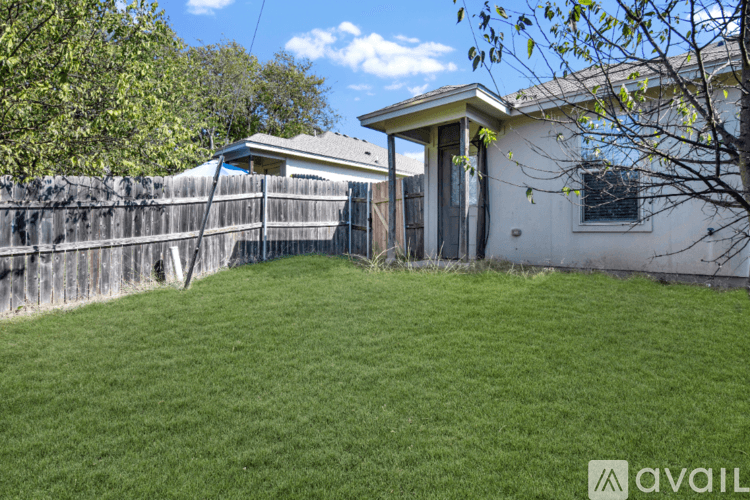 Temple House: 1210 Honor Ln