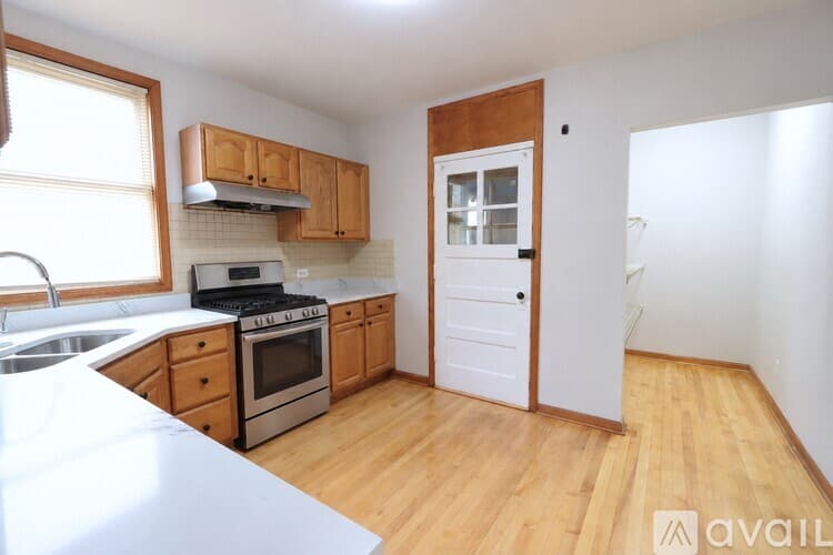 Chicago Apartment: 2415 W North Shore Ave