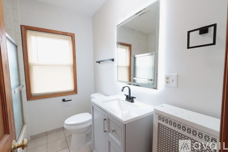 Chicago Apartment: 2415 W North Shore Ave
