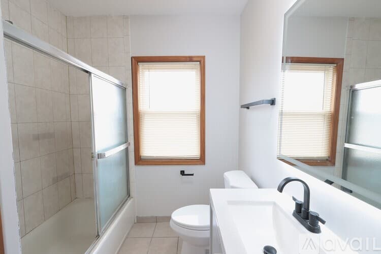 Chicago Apartment: 2415 W North Shore Ave