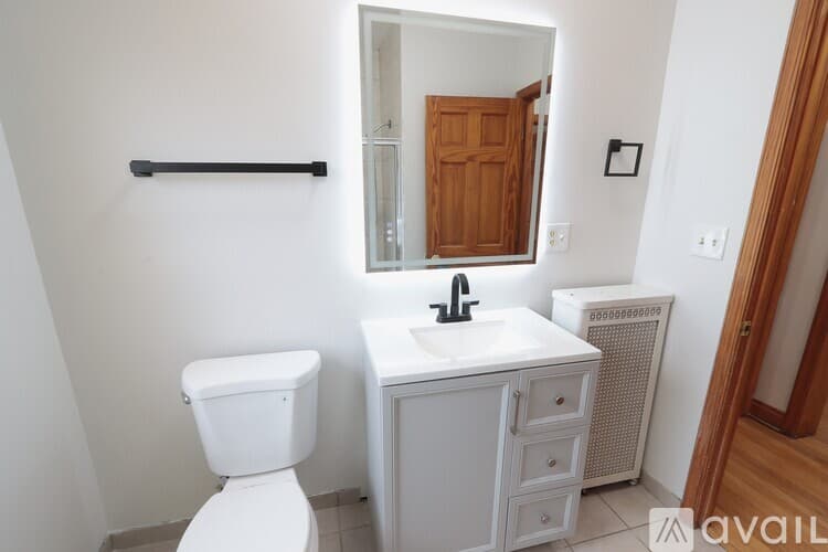 Chicago Apartment: 2415 W North Shore Ave
