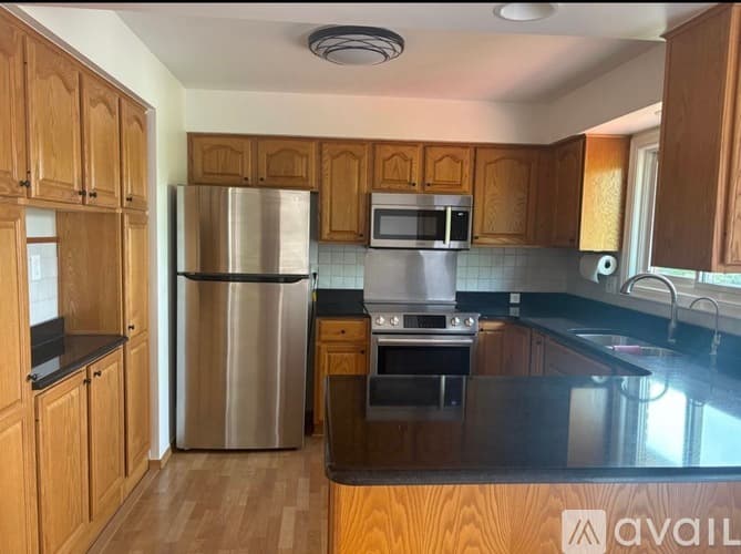 Farmington House: 36718 Lansbury Lane