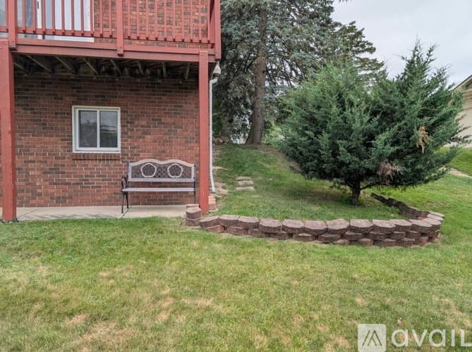Farmington House: 36718 Lansbury Lane