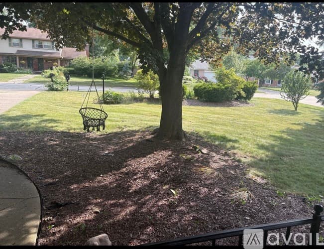 Farmington House: 36718 Lansbury Lane