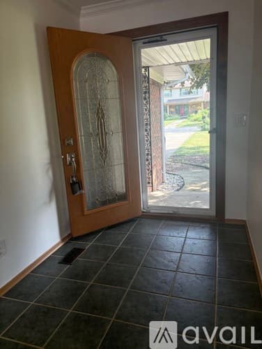 Farmington House: 36718 Lansbury Lane