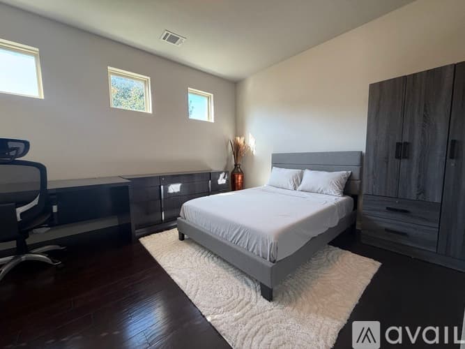 Lakeway House: 102 Waverly Spire Court