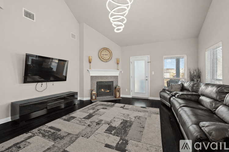 Lakeway House: 102 Waverly Spire Court