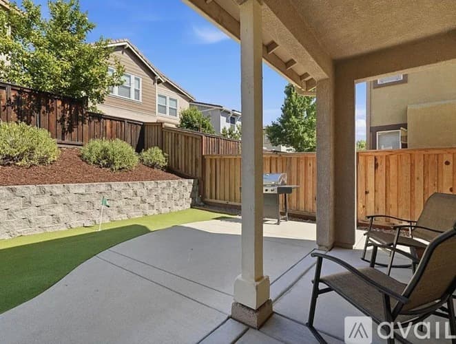 Rocklin House: 914 Campfire Circle