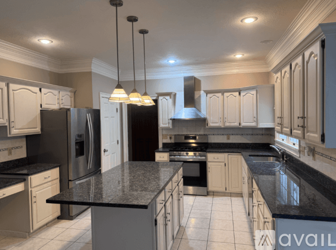 Bloomington House: 20 Downing Cir